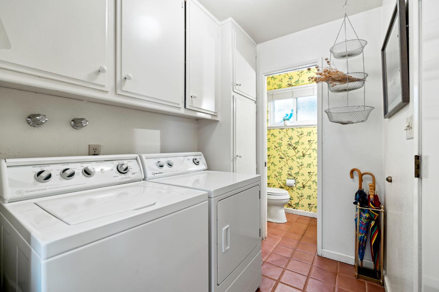 Mira Del Rio Drive, Sacramento, California image 36