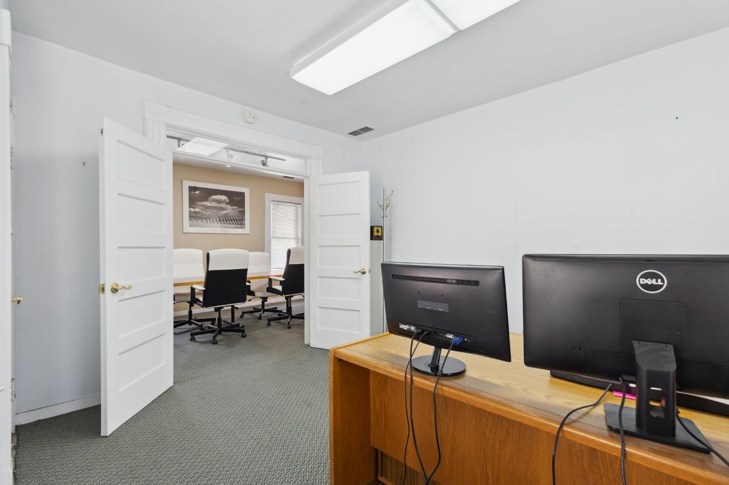 Detail Gallery Image 13 of 19 For 1823 11th St, Sacramento,  CA 95811 - – Beds | – Baths