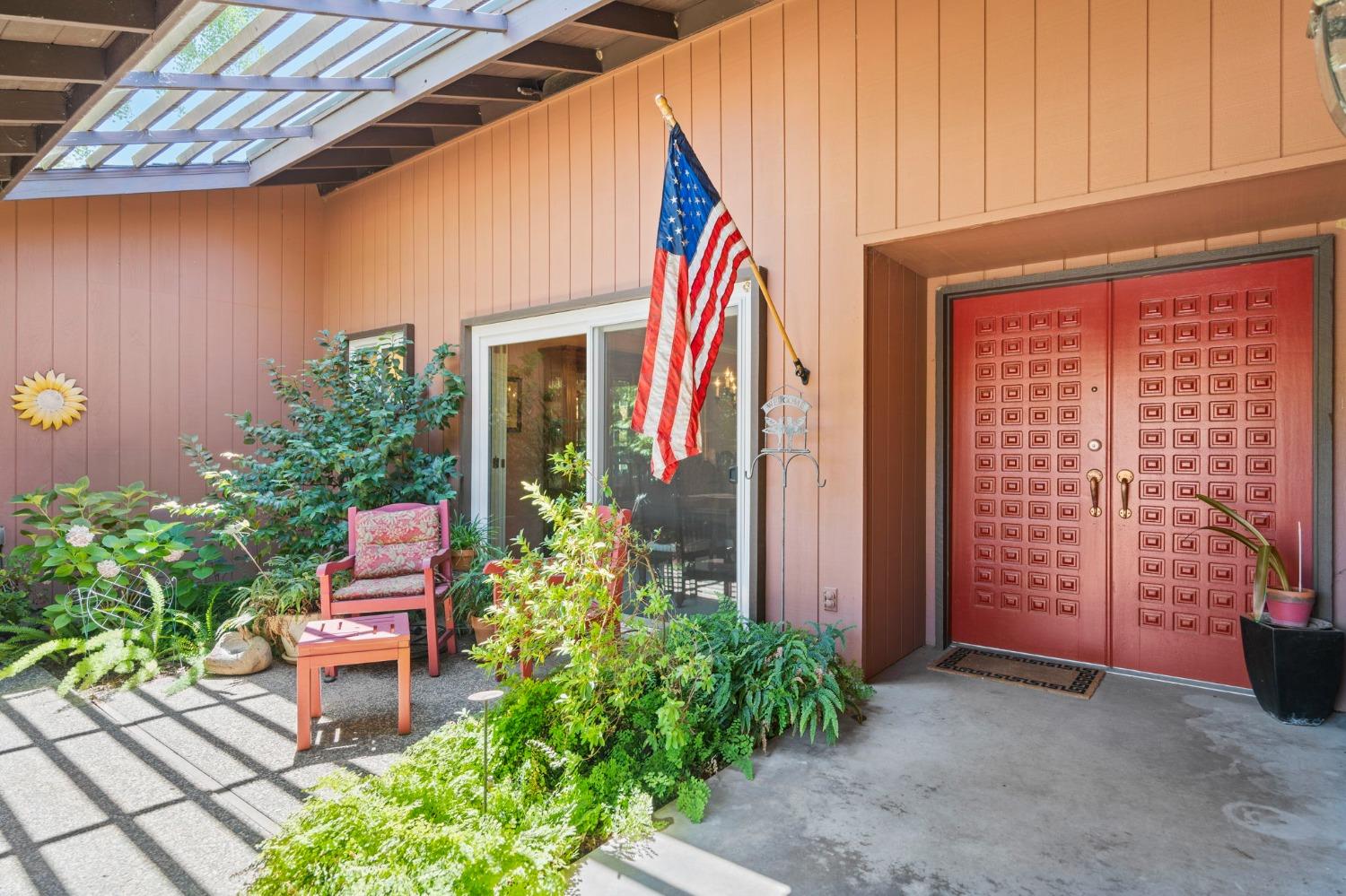 Mira Del Rio Drive, Sacramento, California image 6
