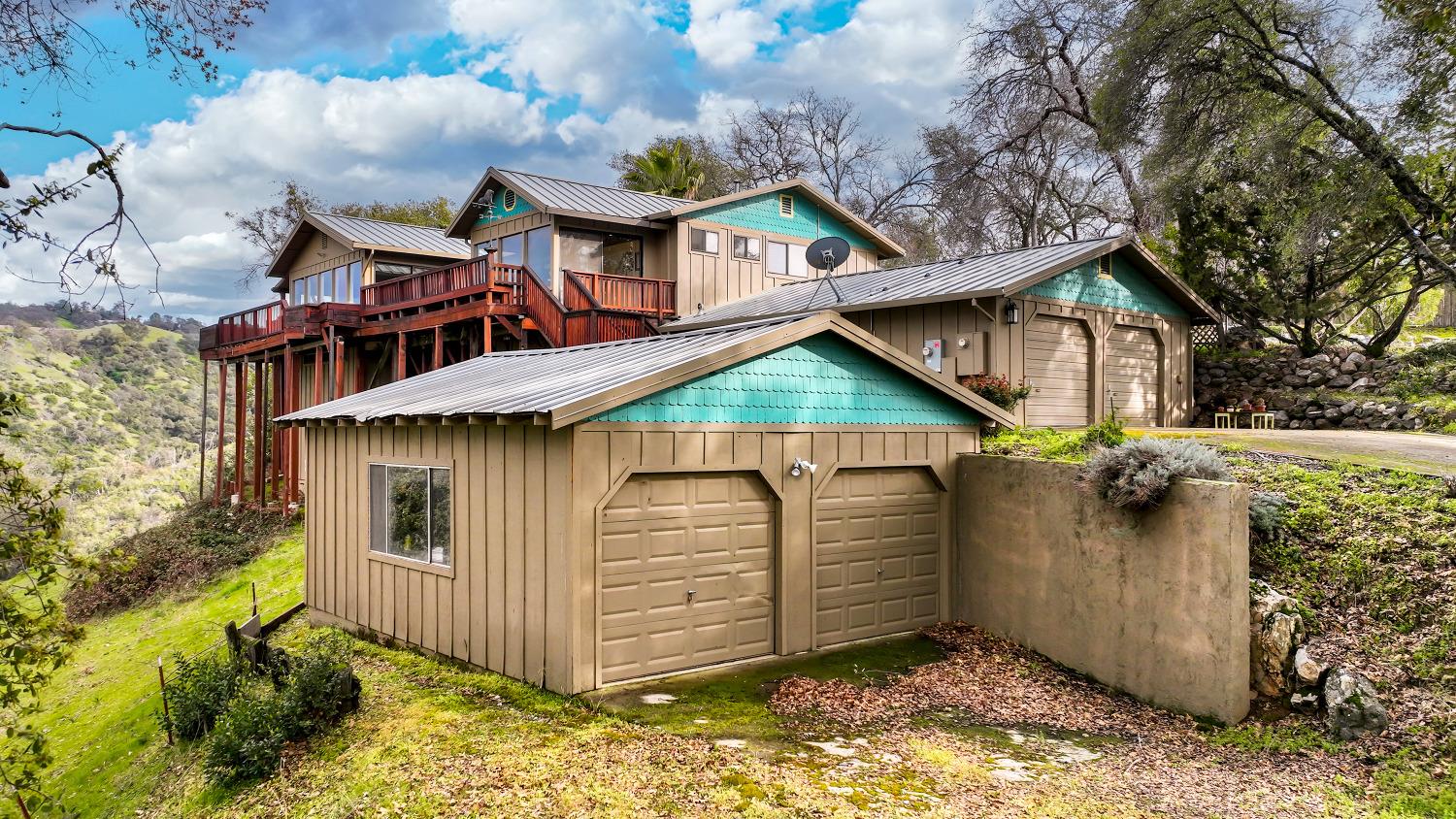 Detail Gallery Image 2 of 86 For 8812 Miwok Trl, Mokelumne Hill,  CA 95245 - 3 Beds | 4 Baths