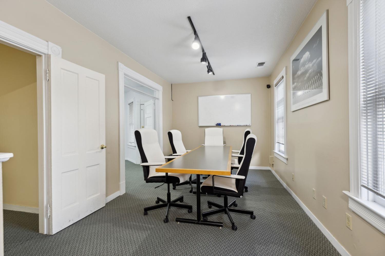 Detail Gallery Image 14 of 19 For 1823 11th St, Sacramento,  CA 95811 - – Beds | – Baths