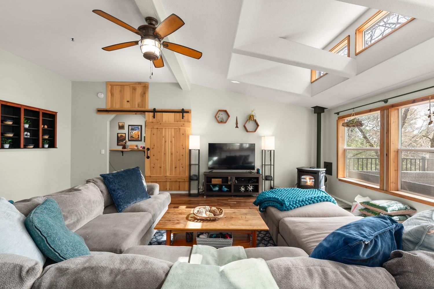 Detail Gallery Image 22 of 83 For 5279 Crestline Dr, Foresthill,  CA 95631 - 3 Beds | 2 Baths