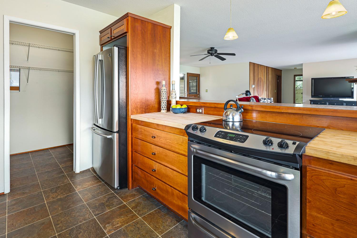 Detail Gallery Image 19 of 86 For 8812 Miwok Trl, Mokelumne Hill,  CA 95245 - 3 Beds | 4 Baths