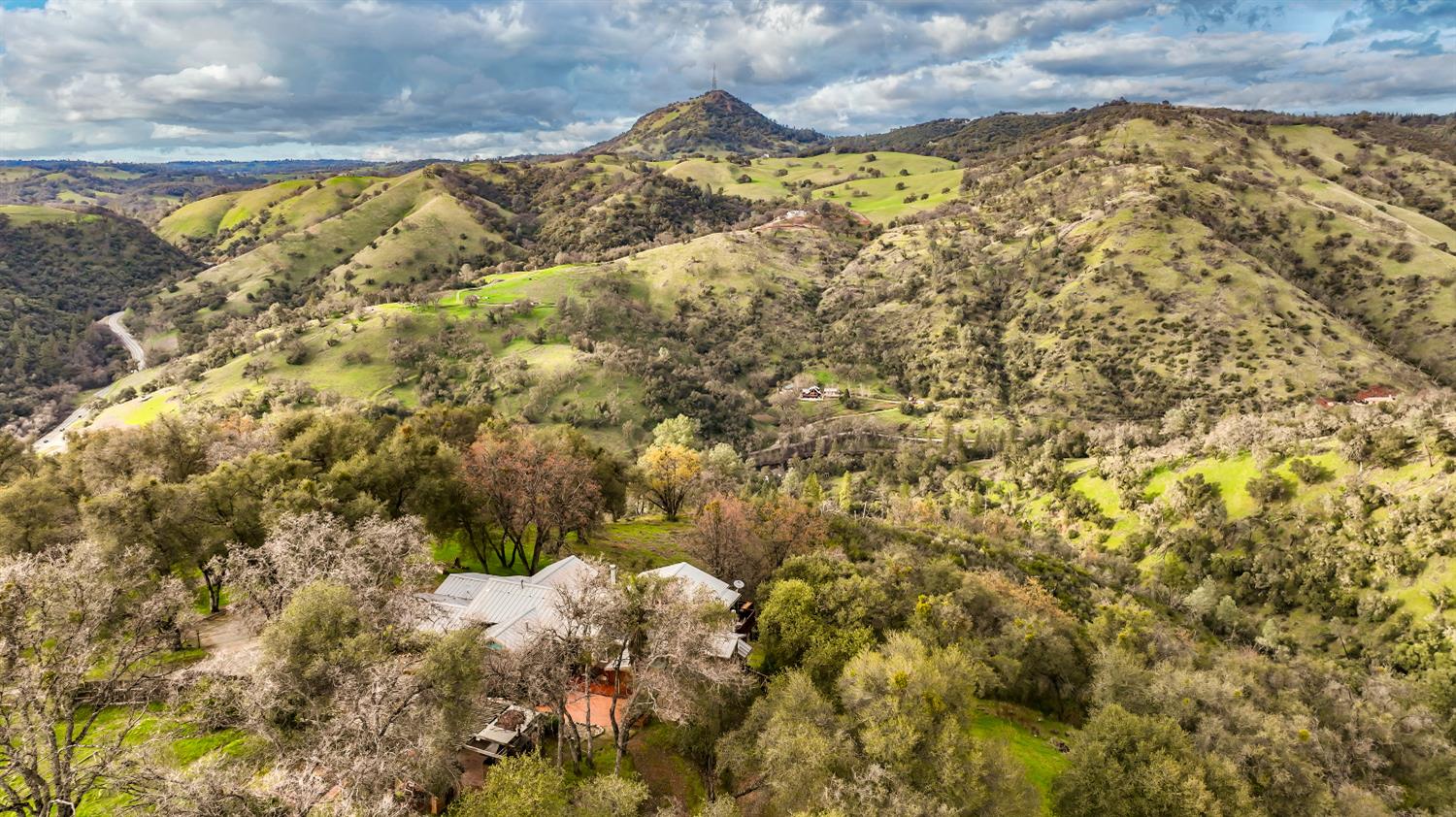 Detail Gallery Image 5 of 86 For 8812 Miwok Trl, Mokelumne Hill,  CA 95245 - 3 Beds | 4 Baths