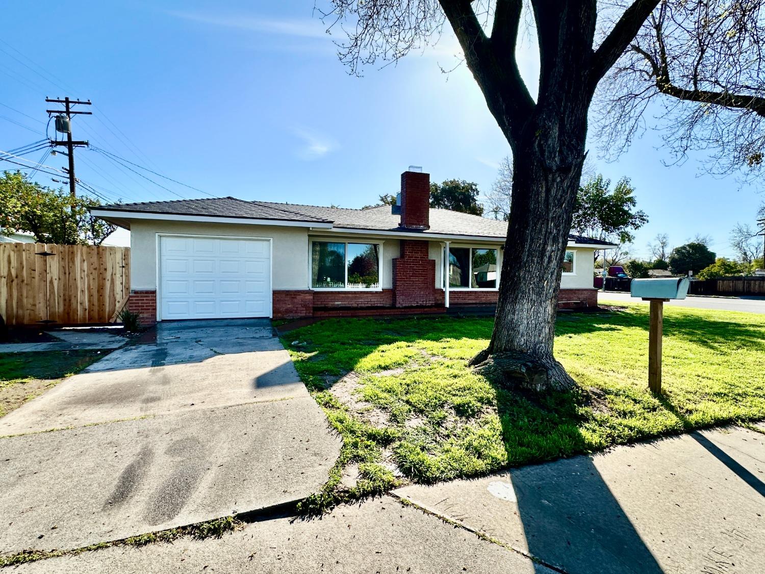 Detail Gallery Image 1 of 1 For 1404 Grape Ave, Modesto,  CA 95350 - 3 Beds | 1 Baths