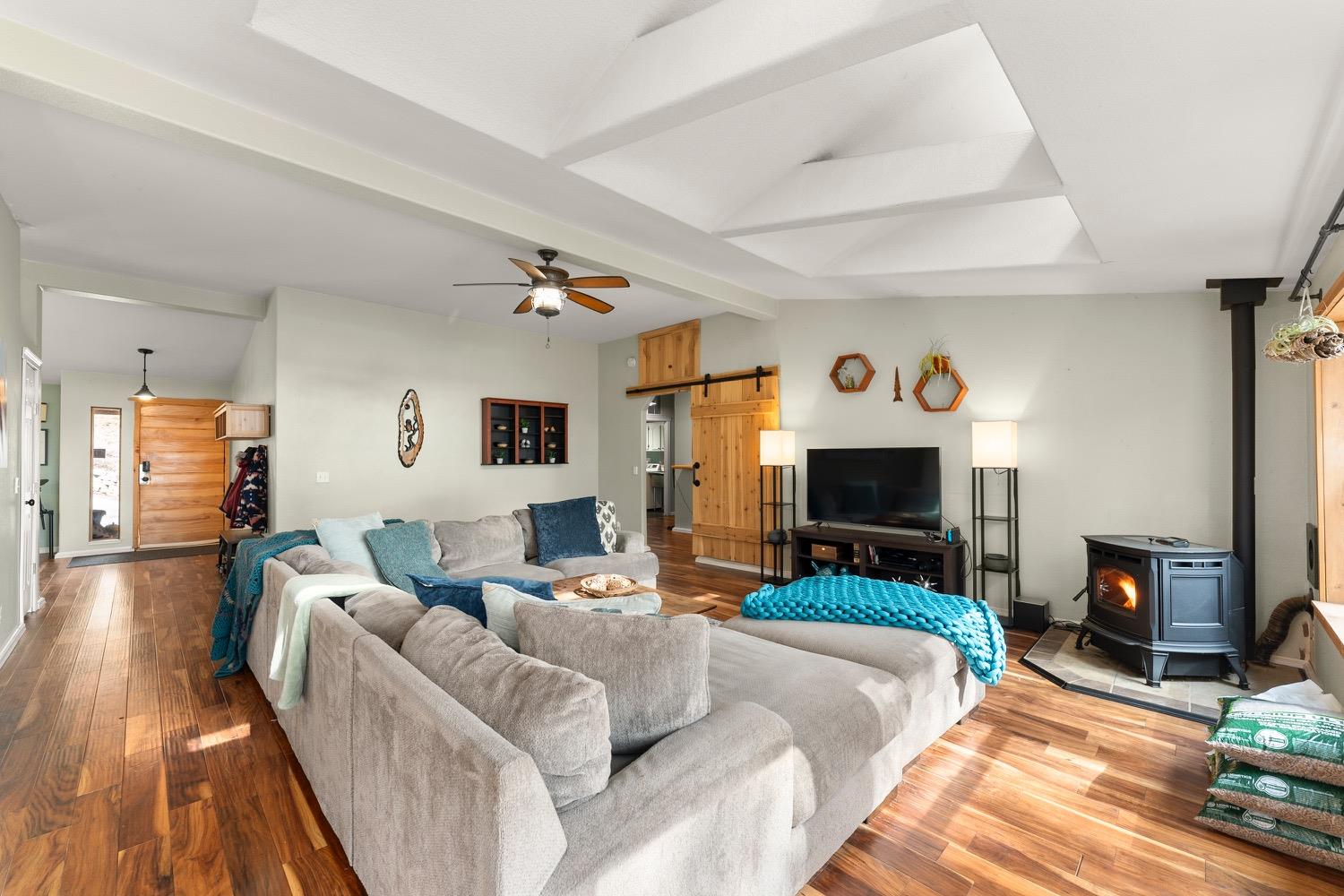 Detail Gallery Image 21 of 83 For 5279 Crestline Dr, Foresthill,  CA 95631 - 3 Beds | 2 Baths