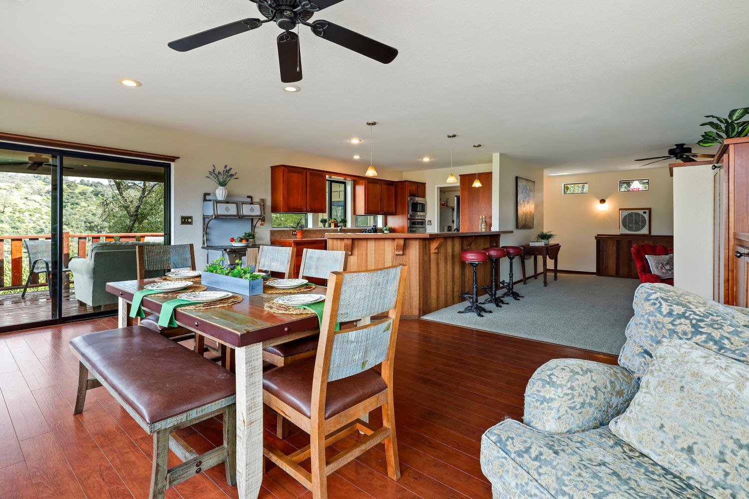 Detail Gallery Image 22 of 86 For 8812 Miwok Trl, Mokelumne Hill,  CA 95245 - 3 Beds | 4 Baths