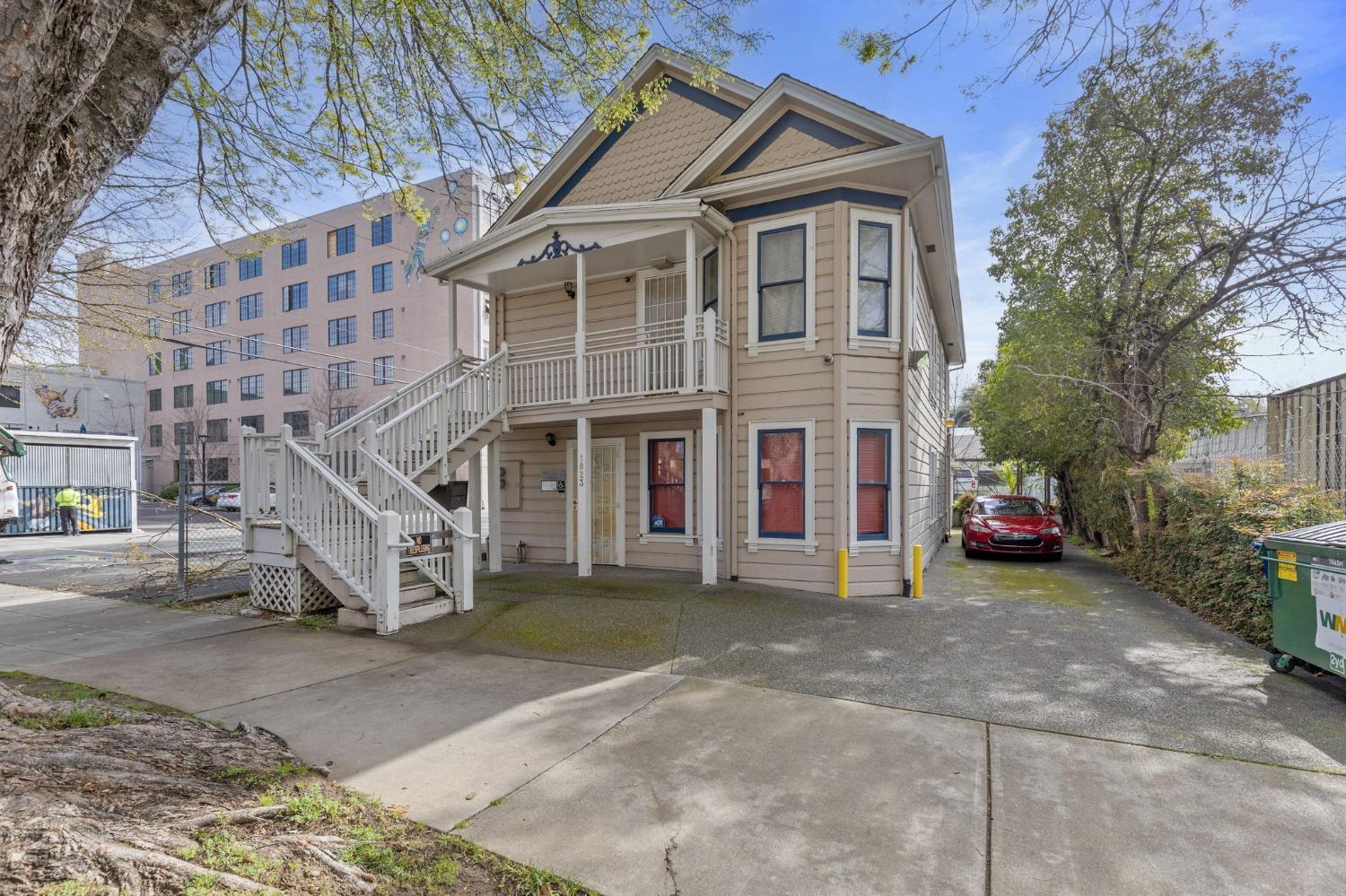 Detail Gallery Image 18 of 19 For 1823 11th St, Sacramento,  CA 95811 - – Beds | – Baths