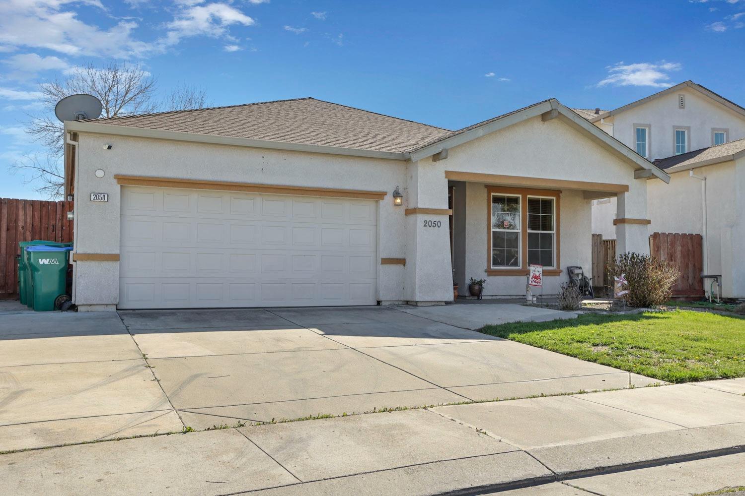 Detail Gallery Image 1 of 32 For 2050 Moss Oak Way, Stockton,  CA 95205 - 3 Beds | 2 Baths