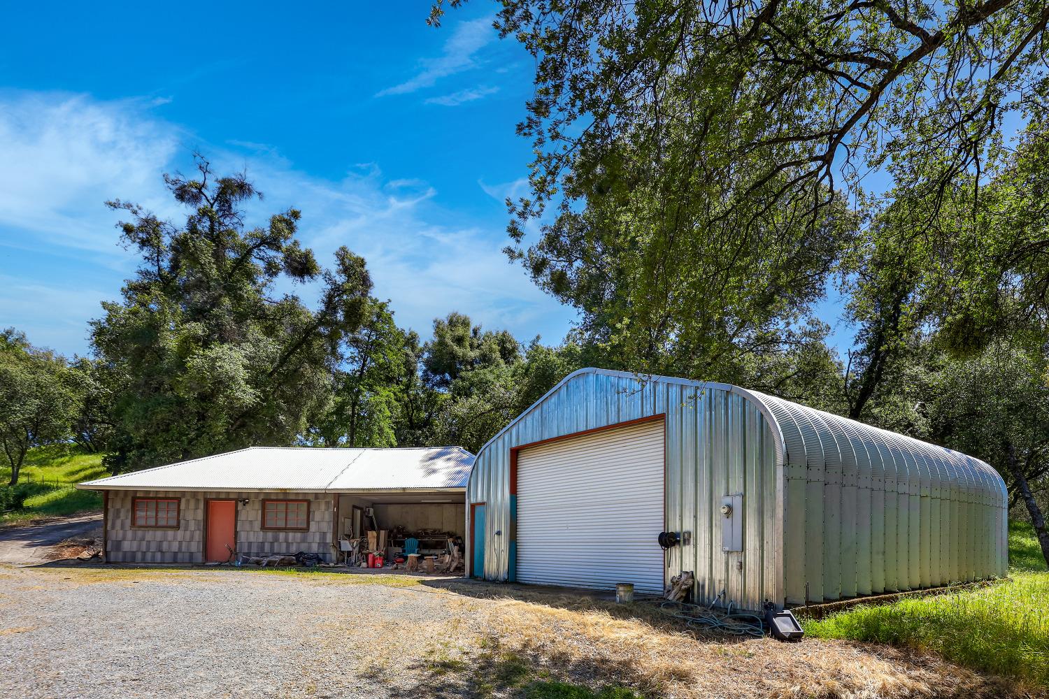 Detail Gallery Image 6 of 86 For 8812 Miwok Trl, Mokelumne Hill,  CA 95245 - 3 Beds | 4 Baths