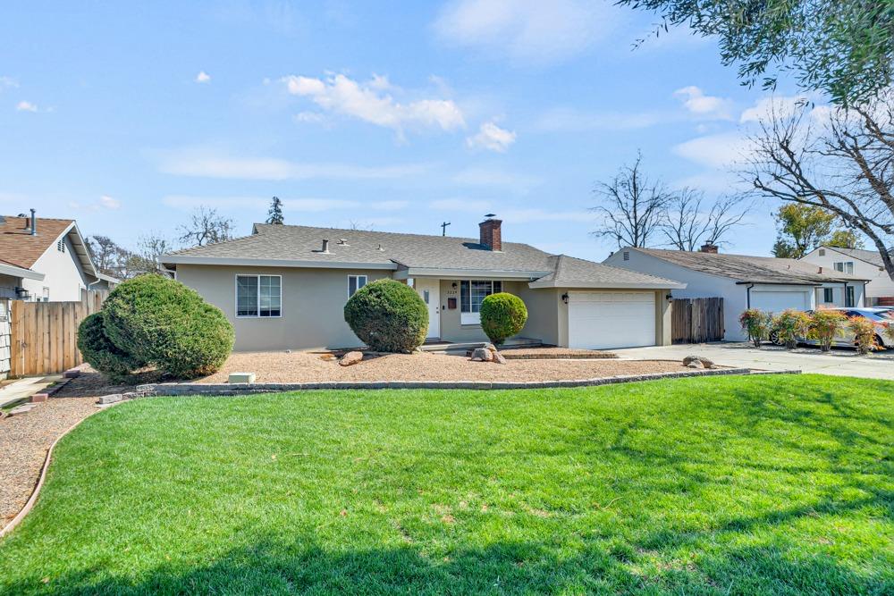 Montclaire Street, Sacramento, California image 37
