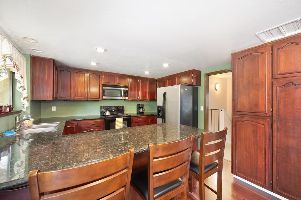 Detail Gallery Image 9 of 70 For 2151 Sweetwater Trl, Cool,  CA 95614 - 4 Beds | 2 Baths
