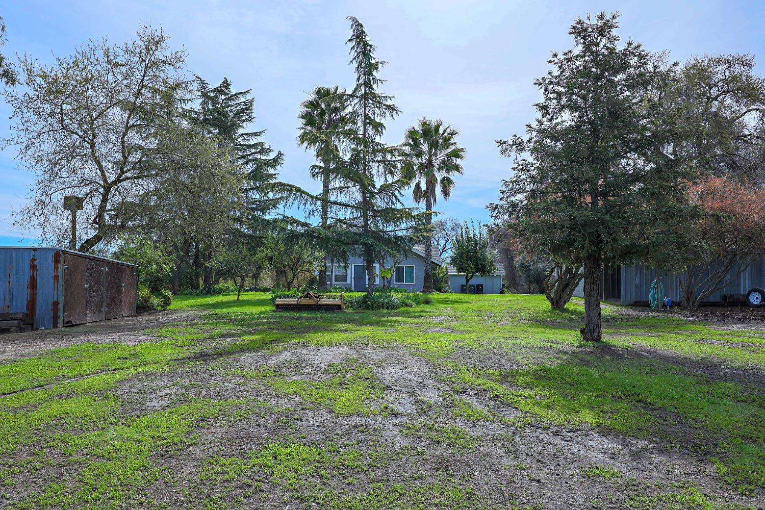 Detail Gallery Image 4 of 80 For 13419 Bentley St, Waterford,  CA 95386 - 3 Beds | 2 Baths
