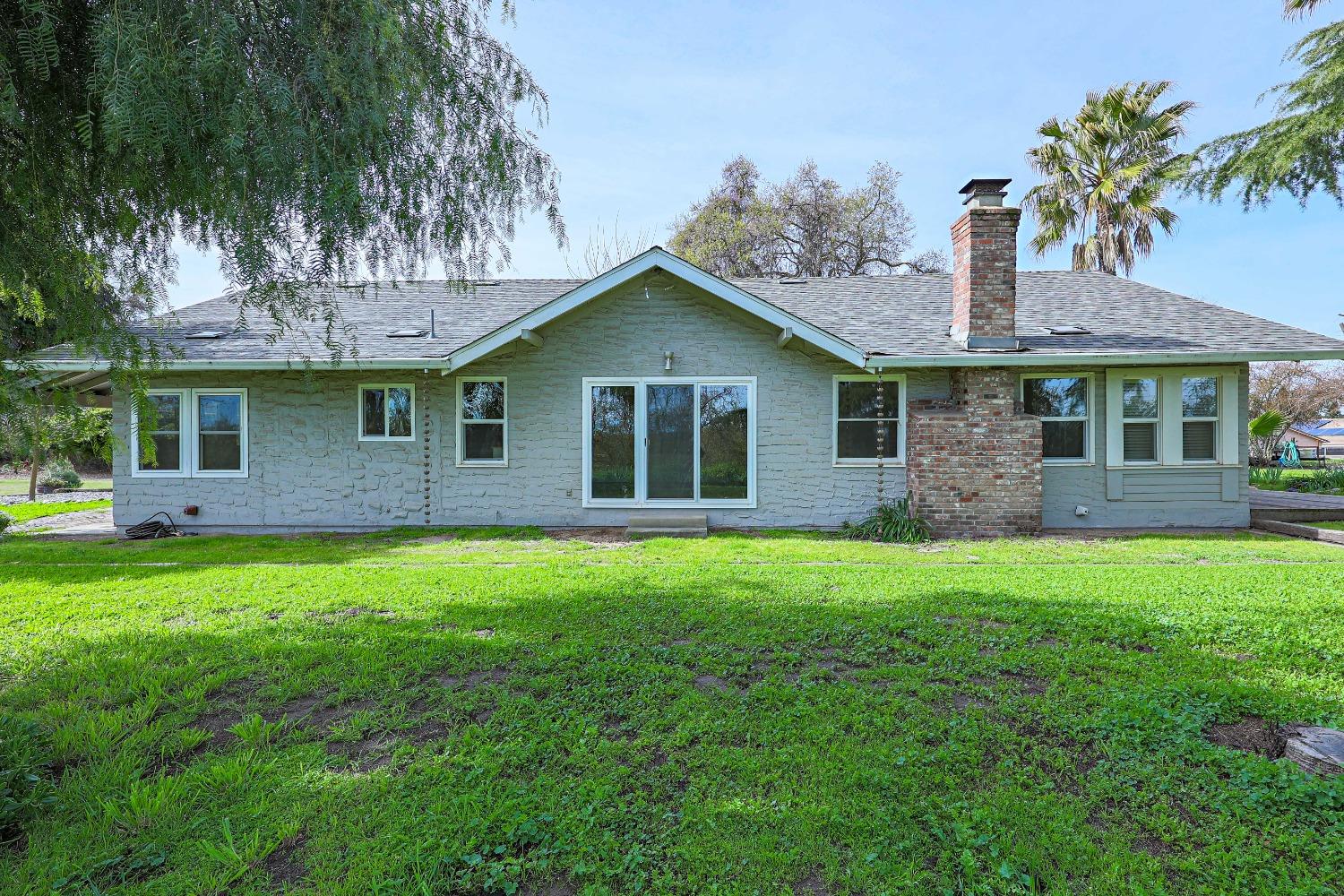 Detail Gallery Image 5 of 80 For 13419 Bentley St, Waterford,  CA 95386 - 3 Beds | 2 Baths