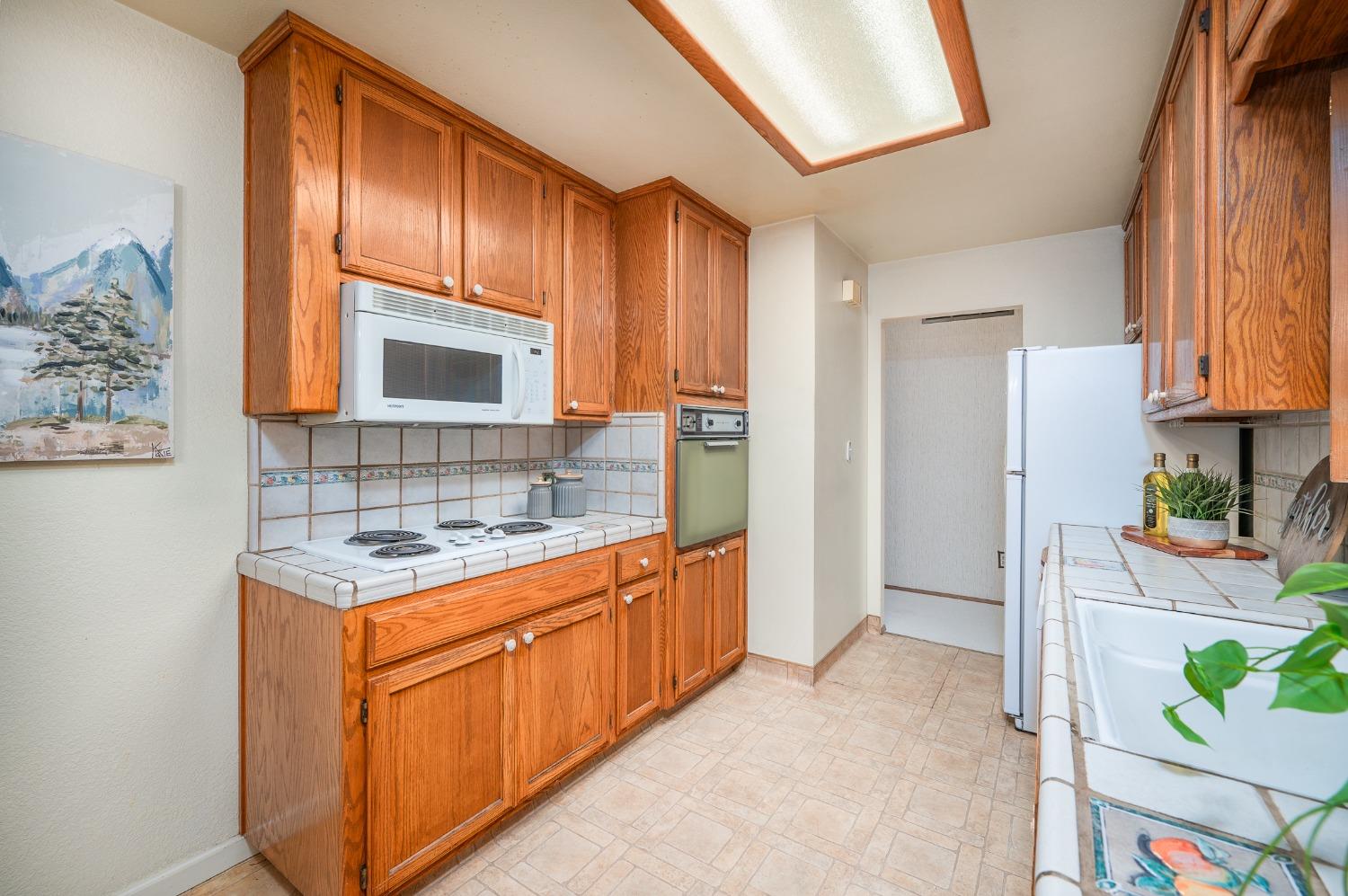 Sharondell Drive, Modesto, California image 9