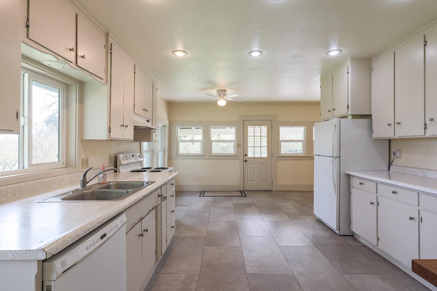 Detail Gallery Image 27 of 80 For 13419 Bentley St, Waterford,  CA 95386 - 3 Beds | 2 Baths