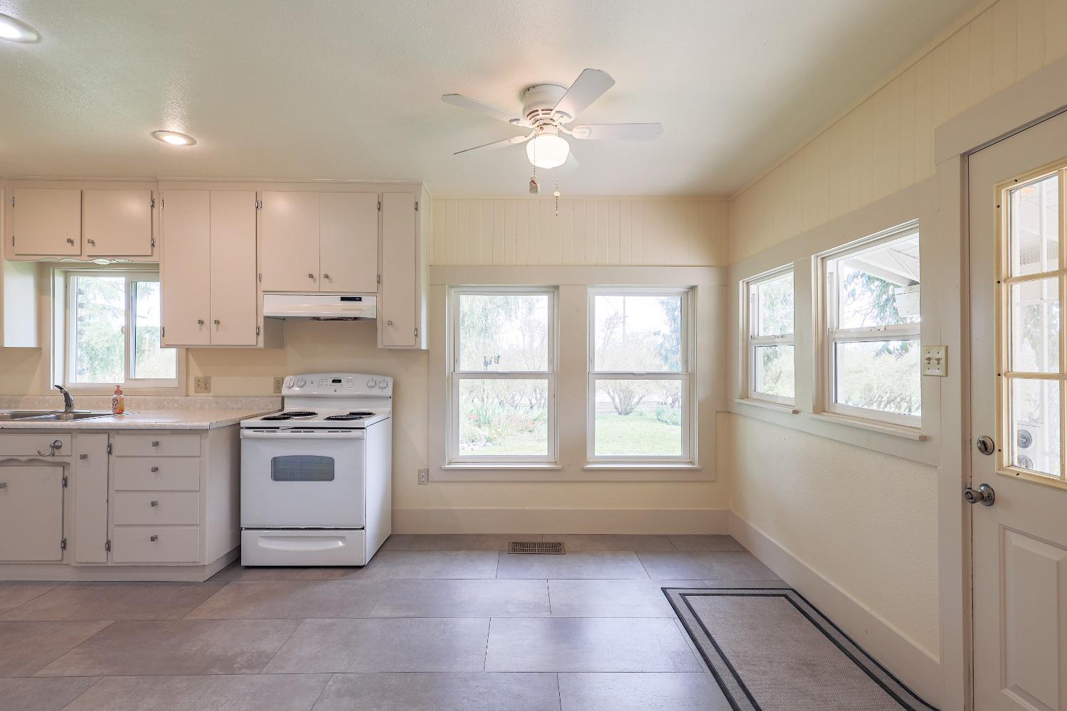 Detail Gallery Image 31 of 80 For 13419 Bentley St, Waterford,  CA 95386 - 3 Beds | 2 Baths