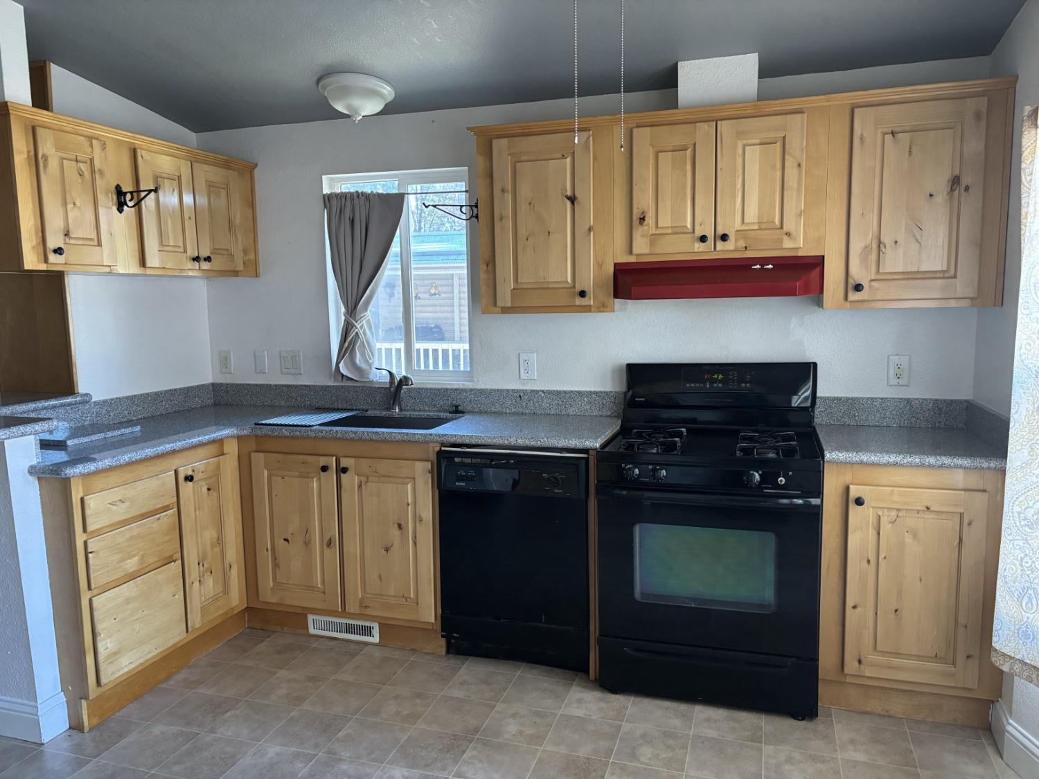 Detail Gallery Image 4 of 5 For 2933 Forebay Rd 17, Pollock Pines,  CA 95726 - 2 Beds | 1 Baths