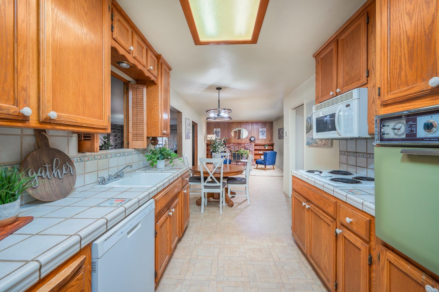 Sharondell Drive, Modesto, California image 7