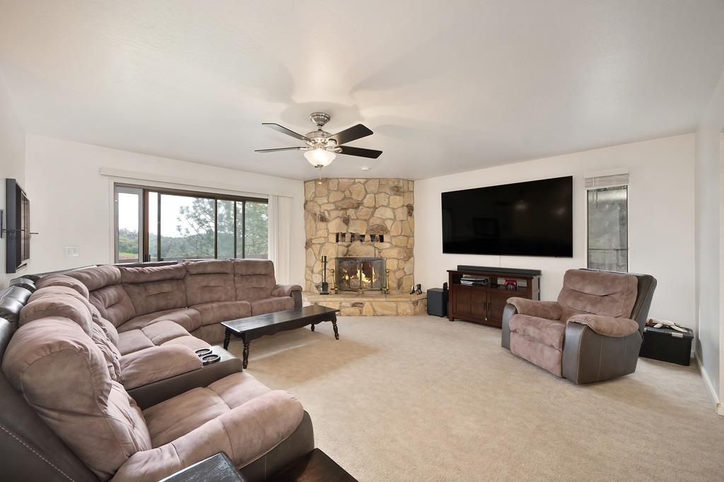 Detail Gallery Image 4 of 70 For 2151 Sweetwater Trl, Cool,  CA 95614 - 4 Beds | 2 Baths