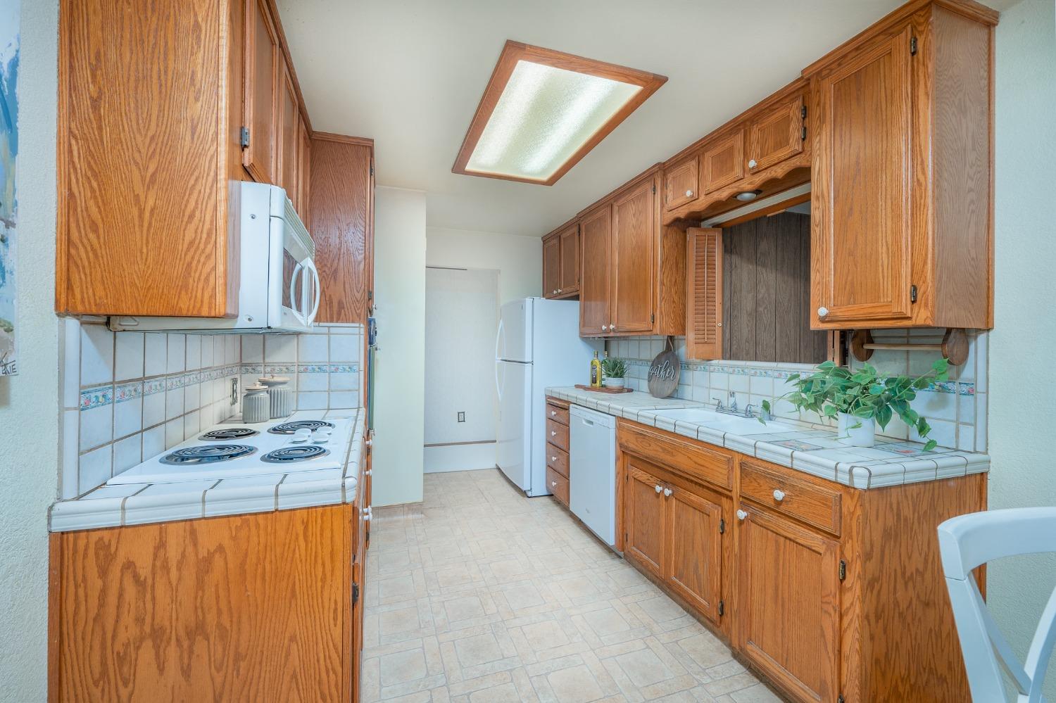 Sharondell Drive, Modesto, California image 8