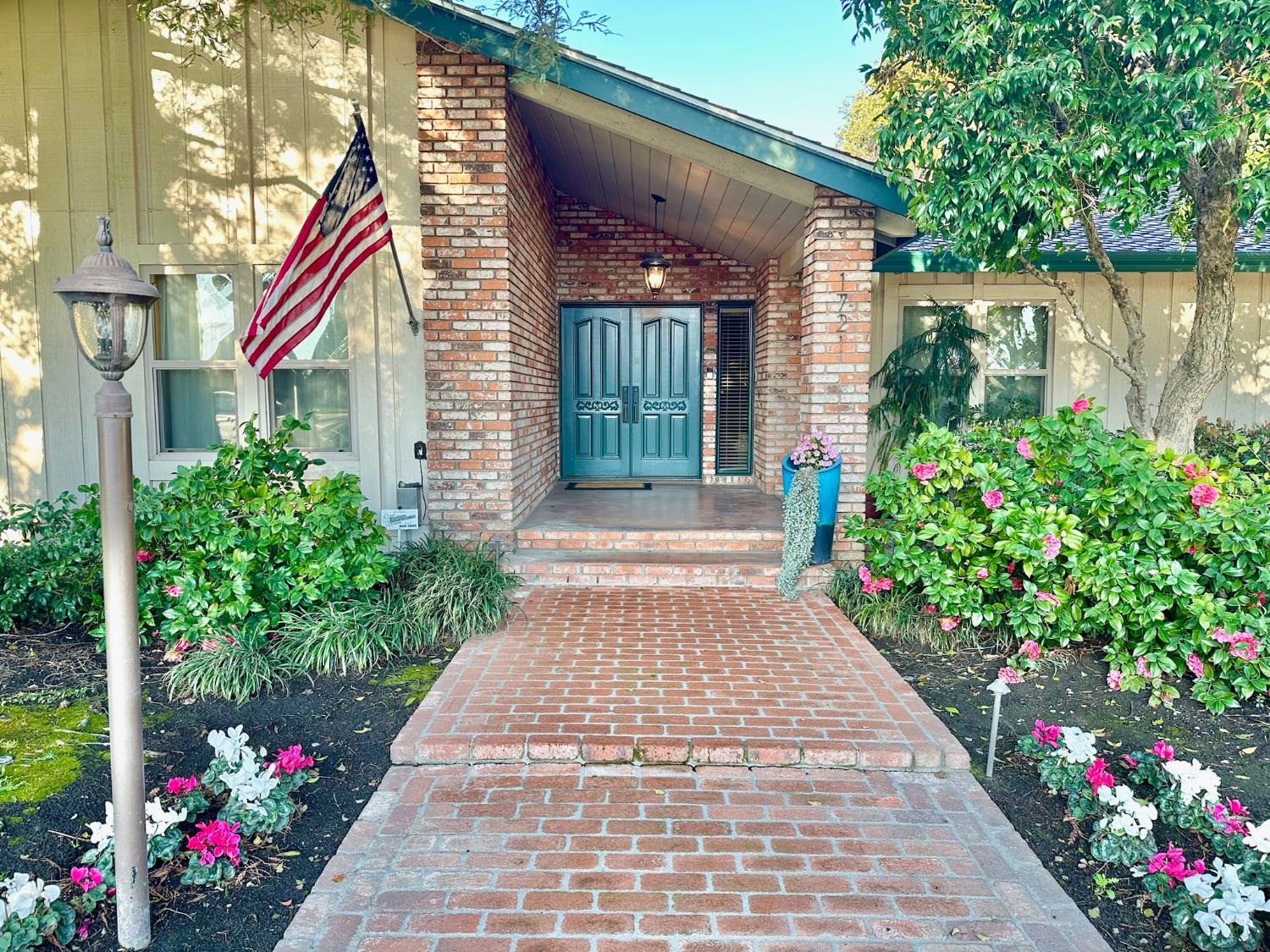Detail Gallery Image 4 of 89 For 1721 N Johnson Rd, Turlock,  CA 95382 - 3 Beds | 3/1 Baths