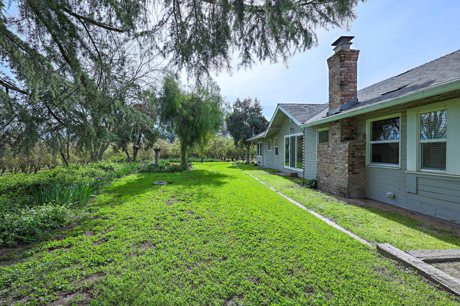 Detail Gallery Image 9 of 80 For 13419 Bentley St, Waterford,  CA 95386 - 3 Beds | 2 Baths