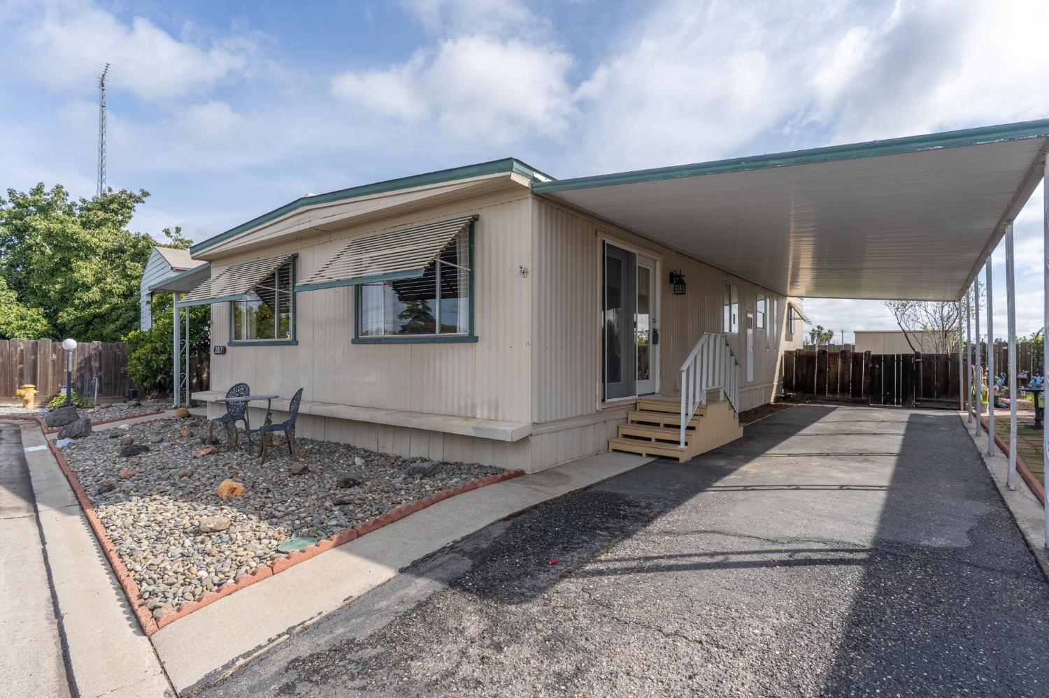 Detail Gallery Image 2 of 22 For 2505 Jackson Ave 207, Escalon,  CA 95320 - 2 Beds | 2 Baths