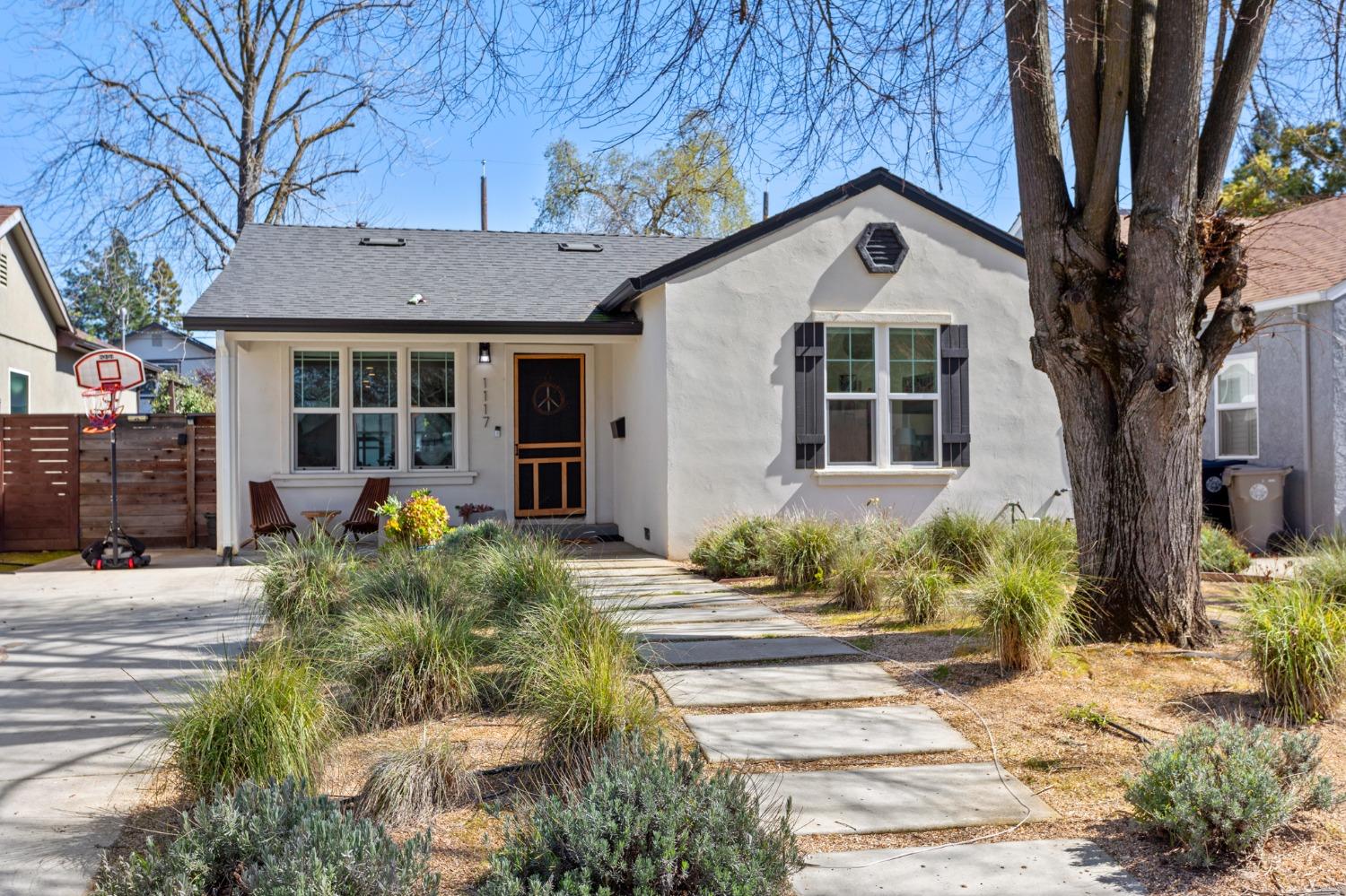 Detail Gallery Image 1 of 1 For 1117 57th St, Sacramento,  CA 95819 - 4 Beds | 3 Baths