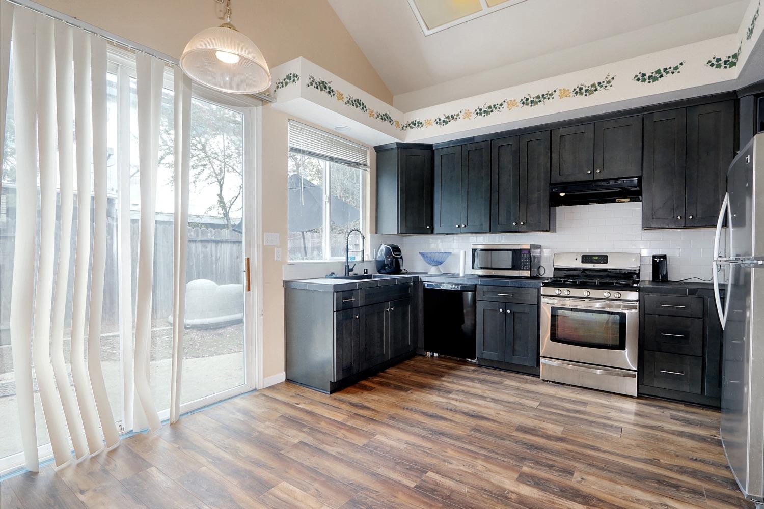 Hampton Cove Way, Sacramento, California image 9