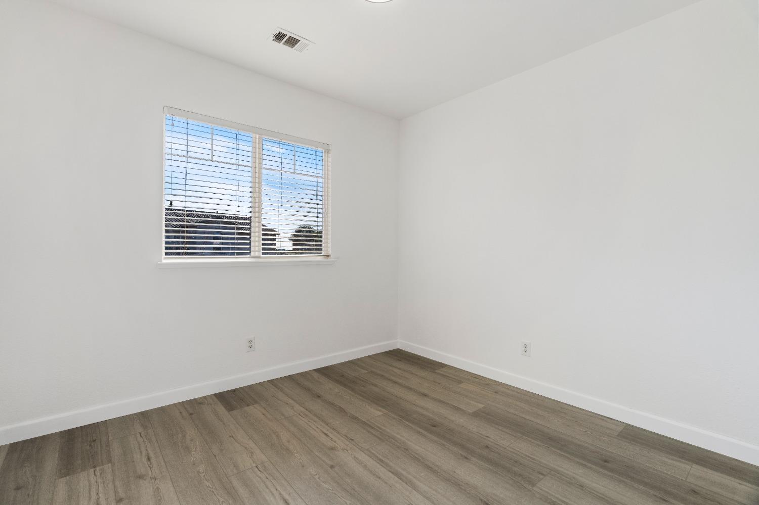 Detail Gallery Image 20 of 31 For 1736 Churchill Downs Cir, Oakdale,  CA 95361 - 4 Beds | 2/1 Baths
