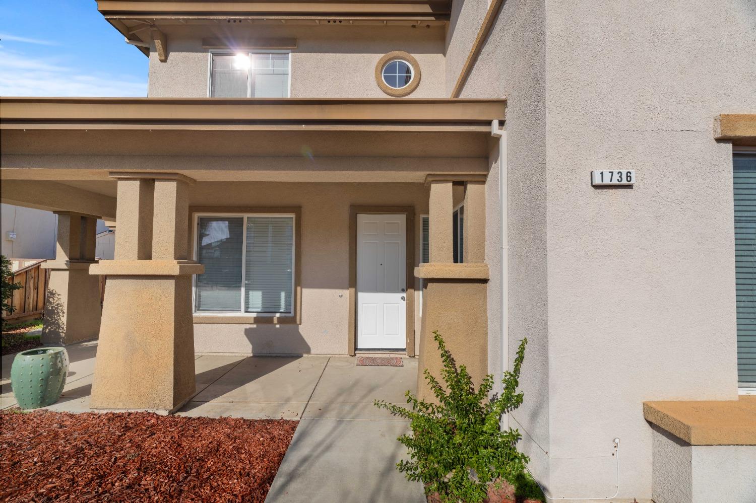 Detail Gallery Image 3 of 31 For 1736 Churchill Downs Cir, Oakdale,  CA 95361 - 4 Beds | 2/1 Baths