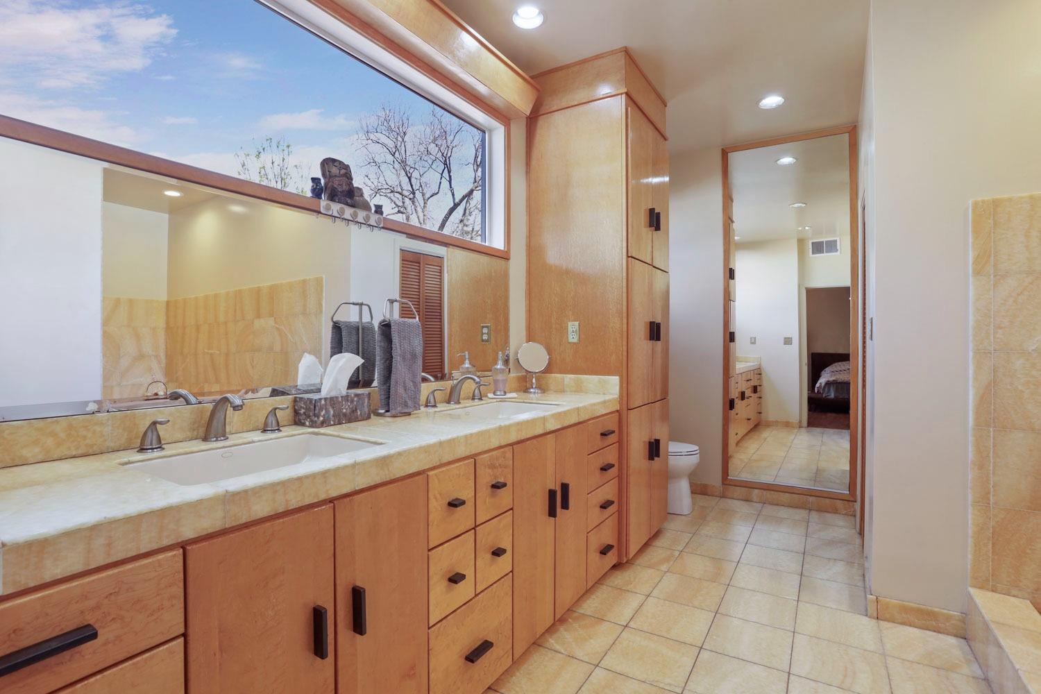 Detail Gallery Image 36 of 91 For 1900 W Lowell Ave, Tracy,  CA 95376 - 5 Beds | 3/1 Baths