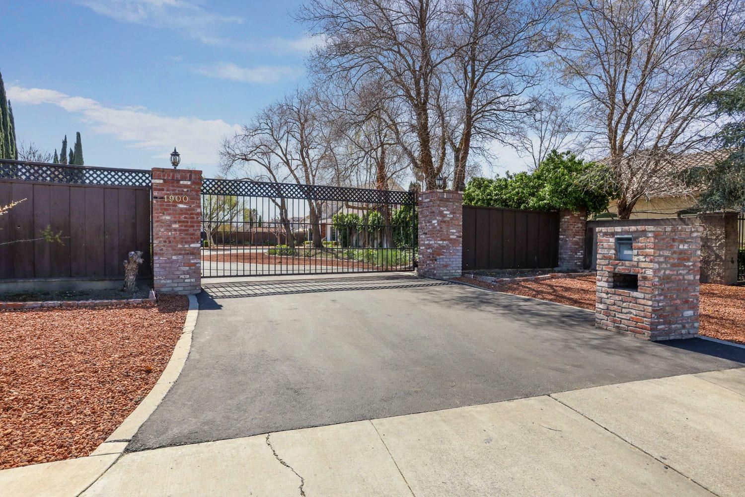 Detail Gallery Image 7 of 91 For 1900 W Lowell Ave, Tracy,  CA 95376 - 5 Beds | 3/1 Baths
