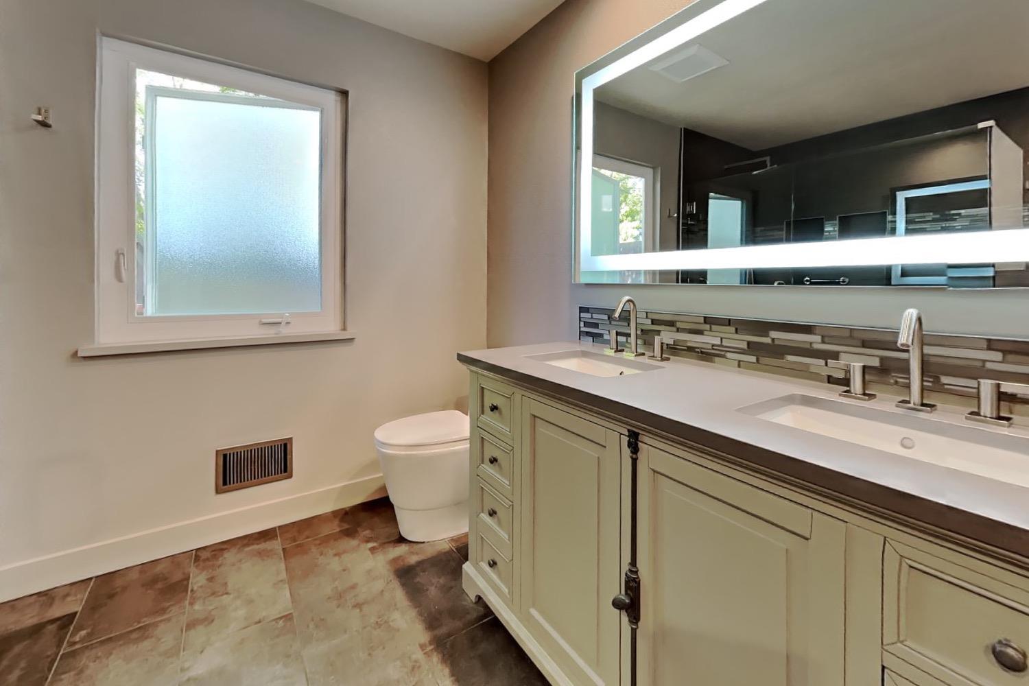 Detail Gallery Image 75 of 92 For 2100 Sherwood - a Ave, Modesto,  CA 95350 - 3 Beds | 2/1 Baths