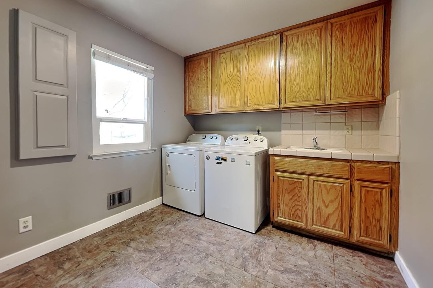 Detail Gallery Image 51 of 92 For 2100 Sherwood - a Ave, Modesto,  CA 95350 - 3 Beds | 2/1 Baths