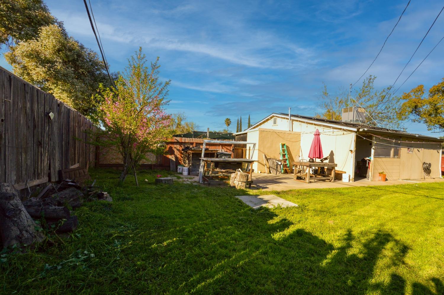 Detail Gallery Image 14 of 17 For 296 Redondo Ave, Sacramento,  CA 95815 - 3 Beds | 1 Baths