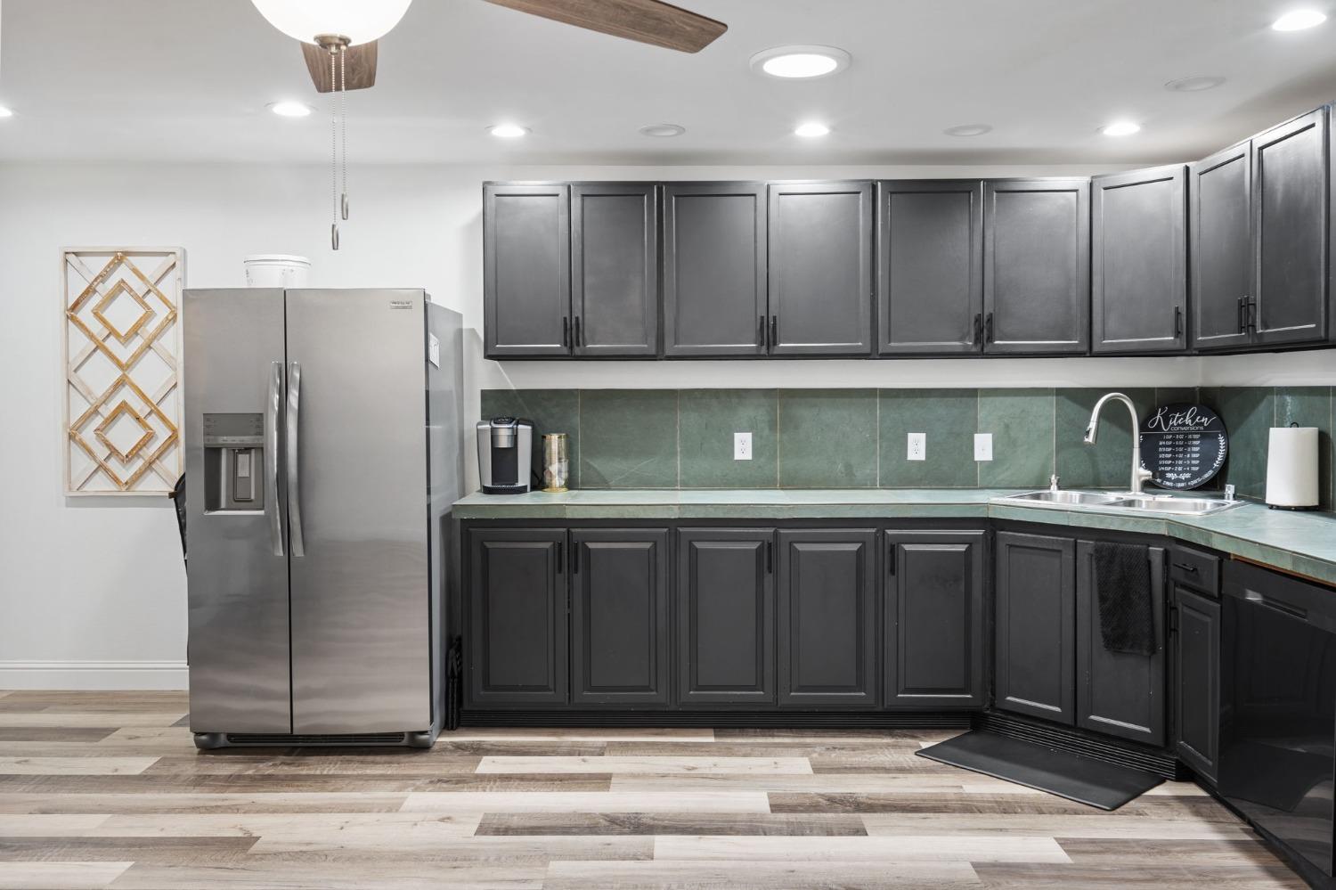 Detail Gallery Image 11 of 30 For 3540 Granby Dr, Sacramento,  CA 95827 - 3 Beds | 2 Baths