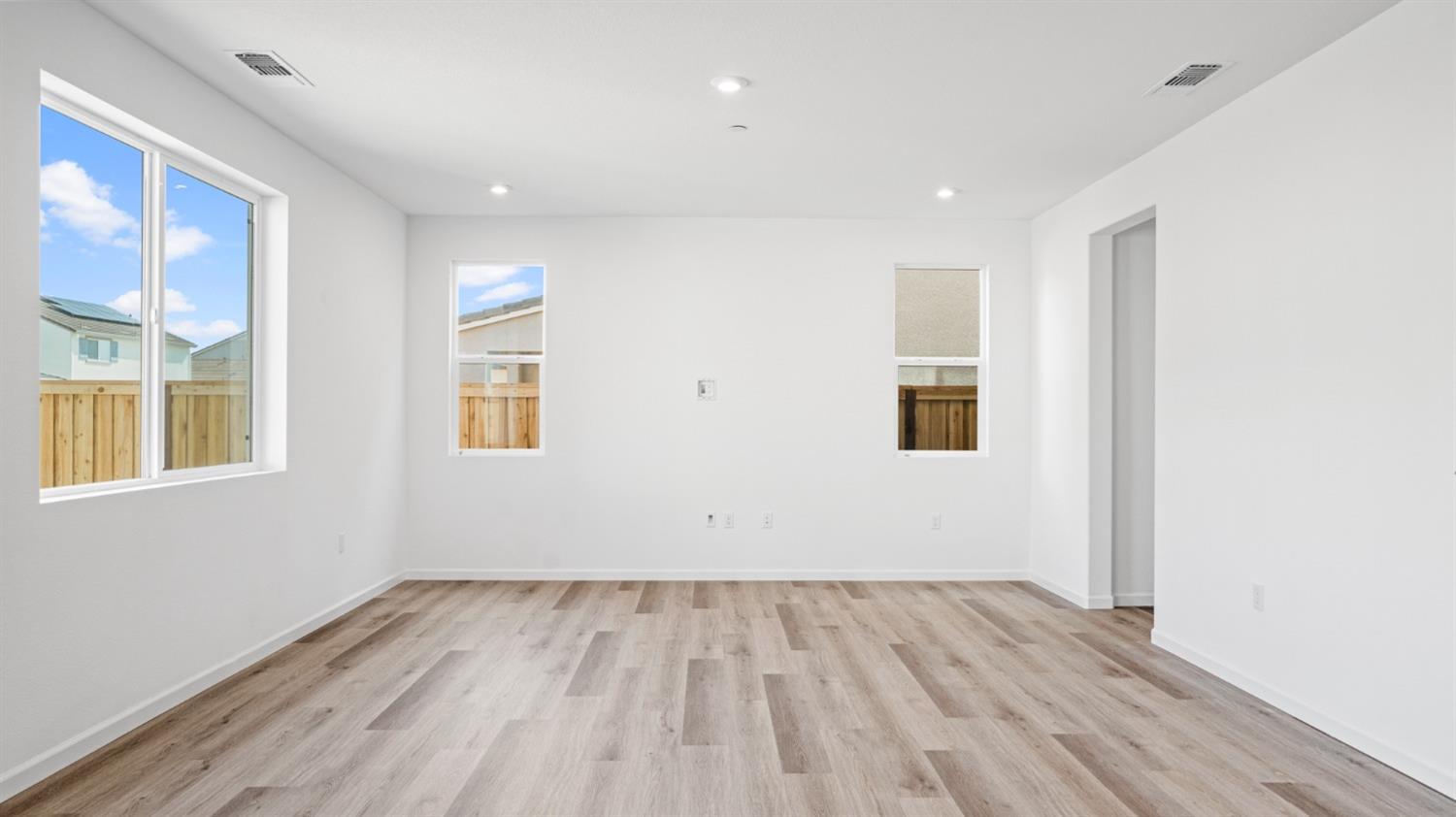Detail Gallery Image 18 of 43 For 1095 Jarupa Dr, Lathrop,  CA 95330 - 4 Beds | 2 Baths