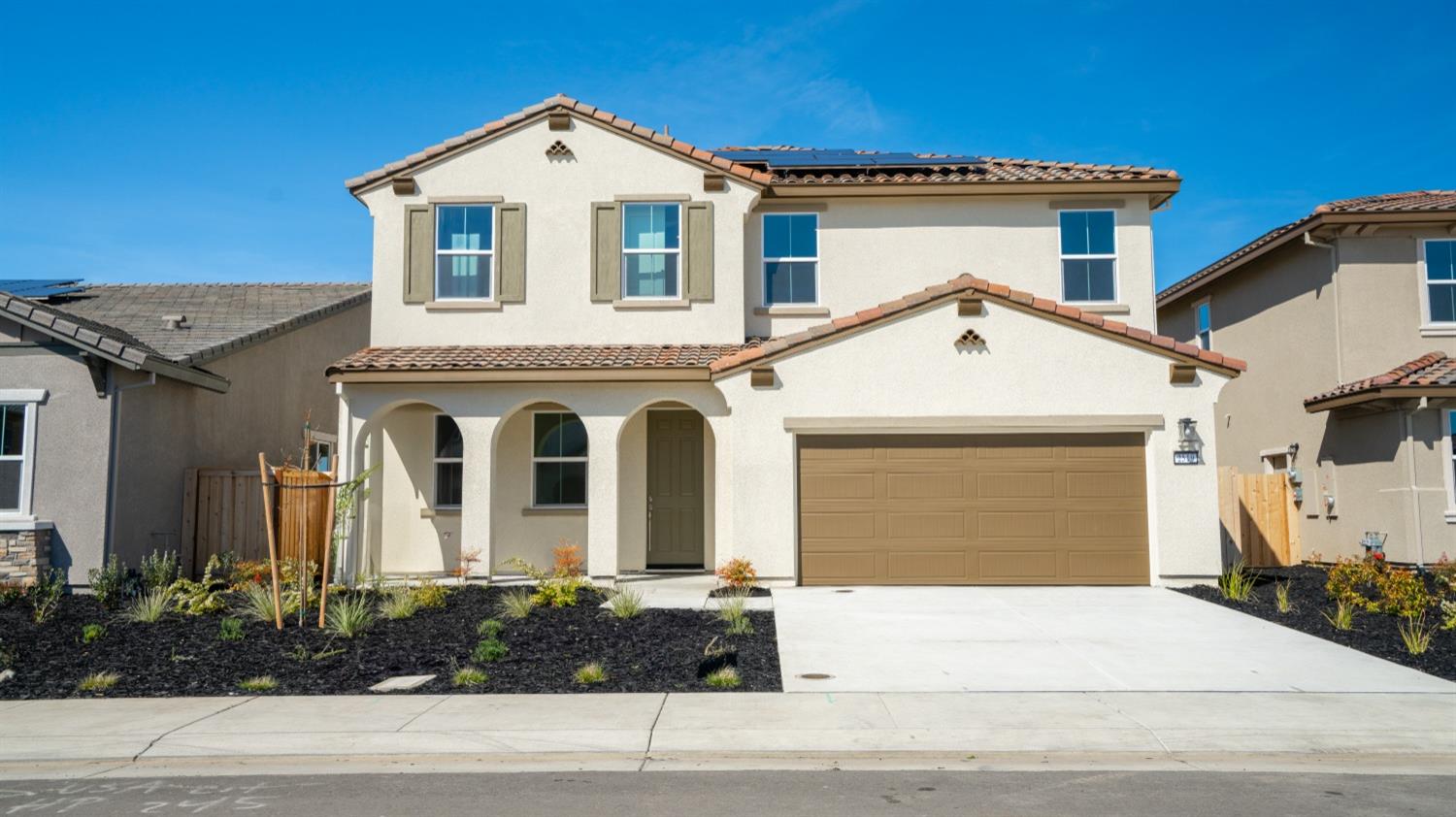Detail Gallery Image 2 of 46 For 2519 Wisteria Dr, Lodi,  CA 95242 - 4 Beds | 3/1 Baths