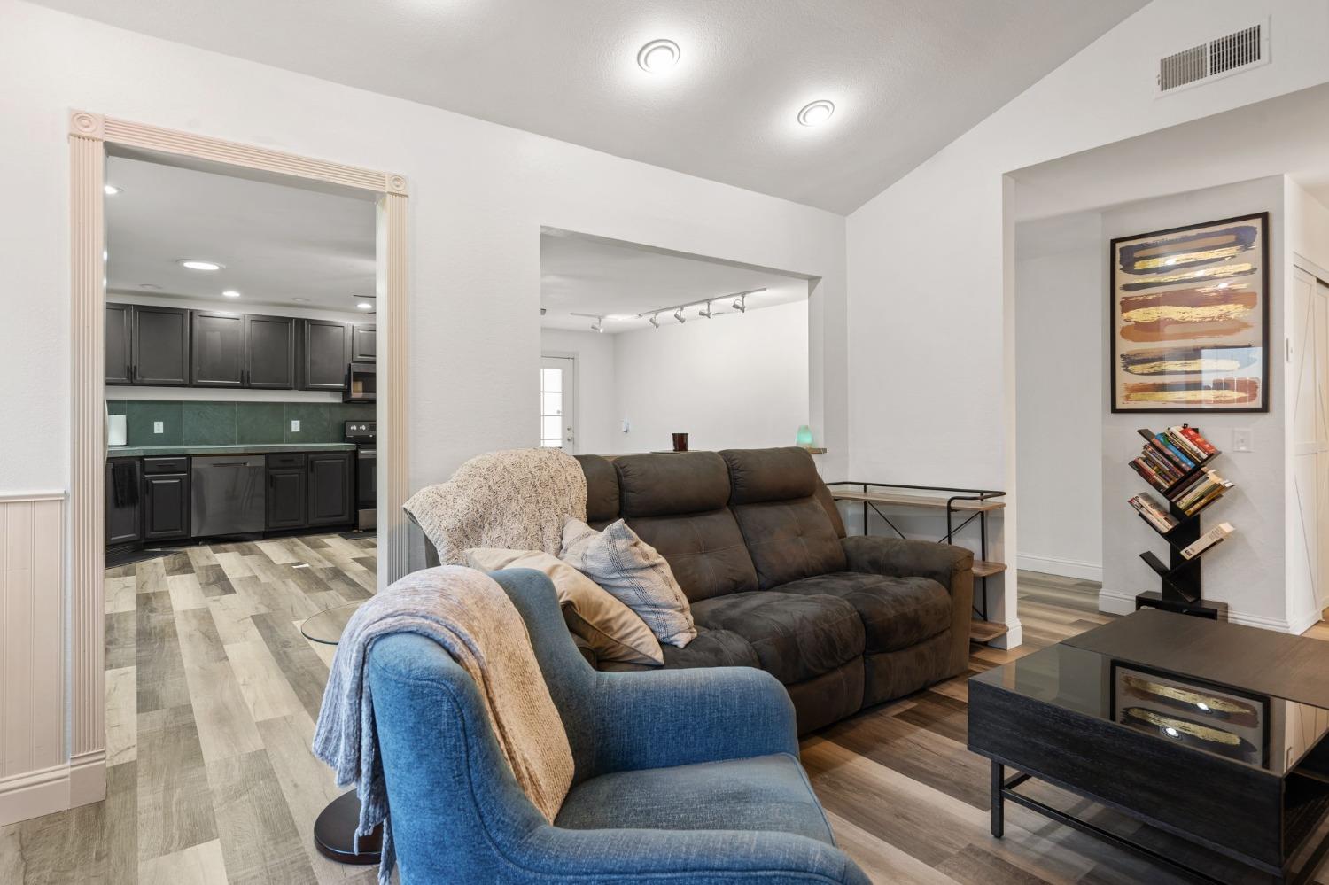 Detail Gallery Image 14 of 30 For 3540 Granby Dr, Sacramento,  CA 95827 - 3 Beds | 2 Baths