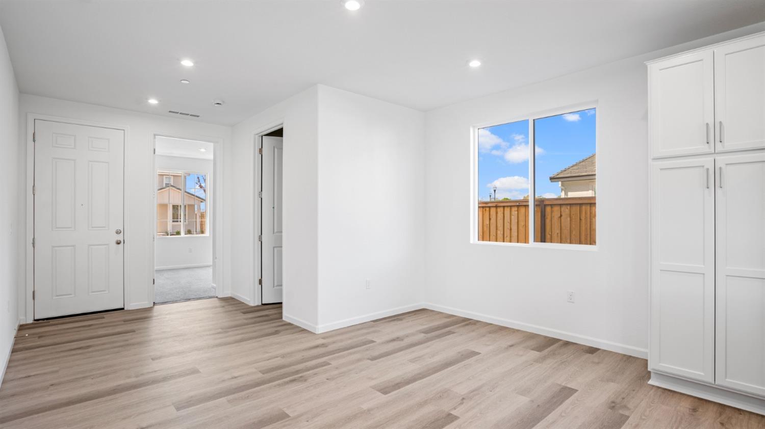 Detail Gallery Image 10 of 43 For 1095 Jarupa Dr, Lathrop,  CA 95330 - 4 Beds | 2 Baths