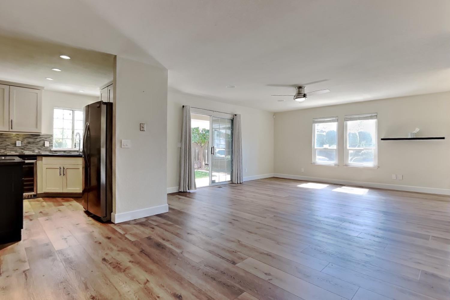 Detail Gallery Image 38 of 92 For 2100 Sherwood - a Ave, Modesto,  CA 95350 - 3 Beds | 2/1 Baths