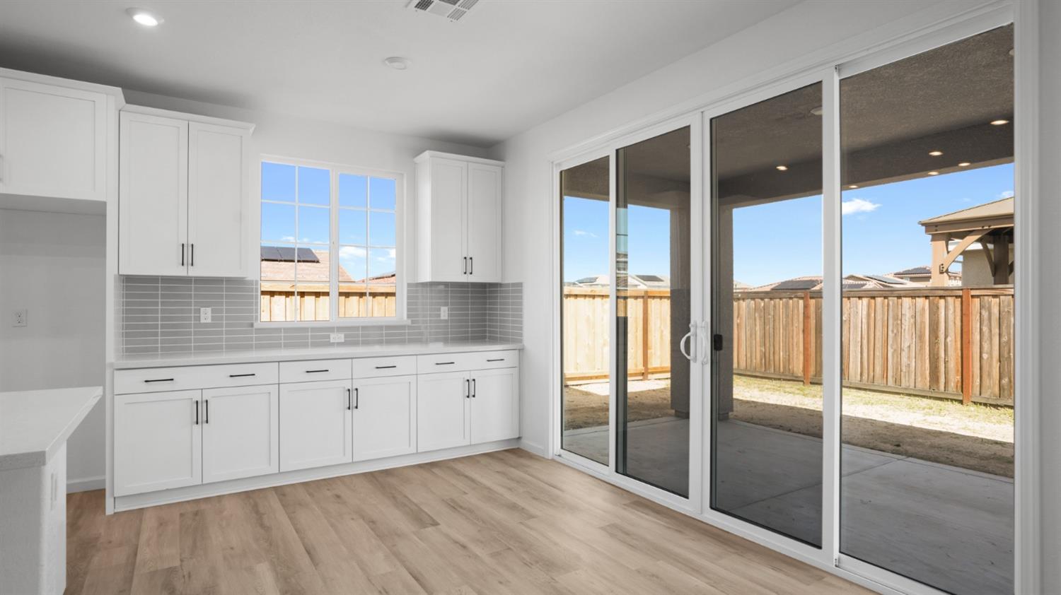 Detail Gallery Image 14 of 37 For 715 Estancia St, Lathrop,  CA 95330 - 4 Beds | 3 Baths