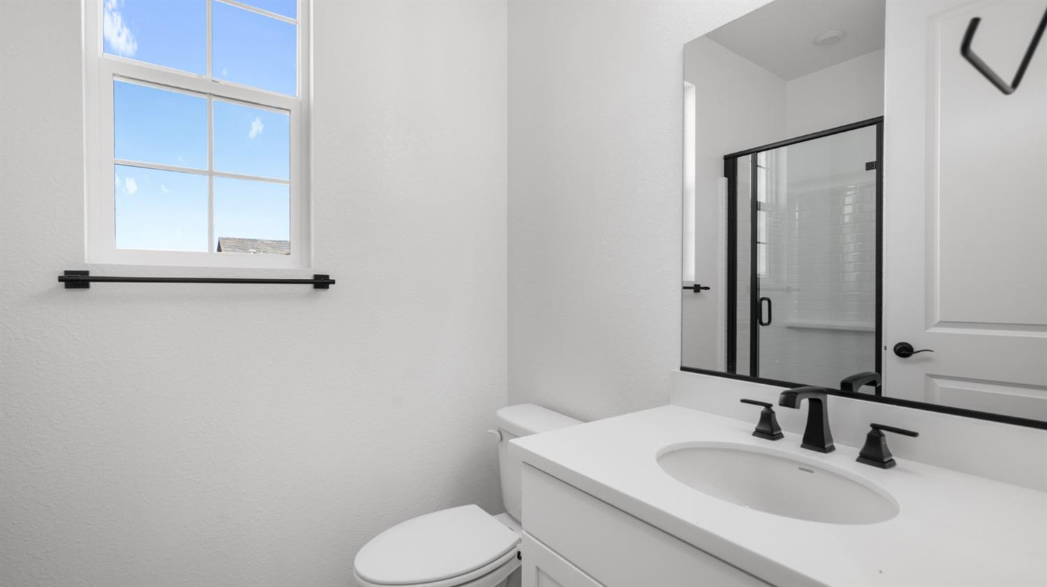 Detail Gallery Image 5 of 37 For 715 Estancia St, Lathrop,  CA 95330 - 4 Beds | 3 Baths