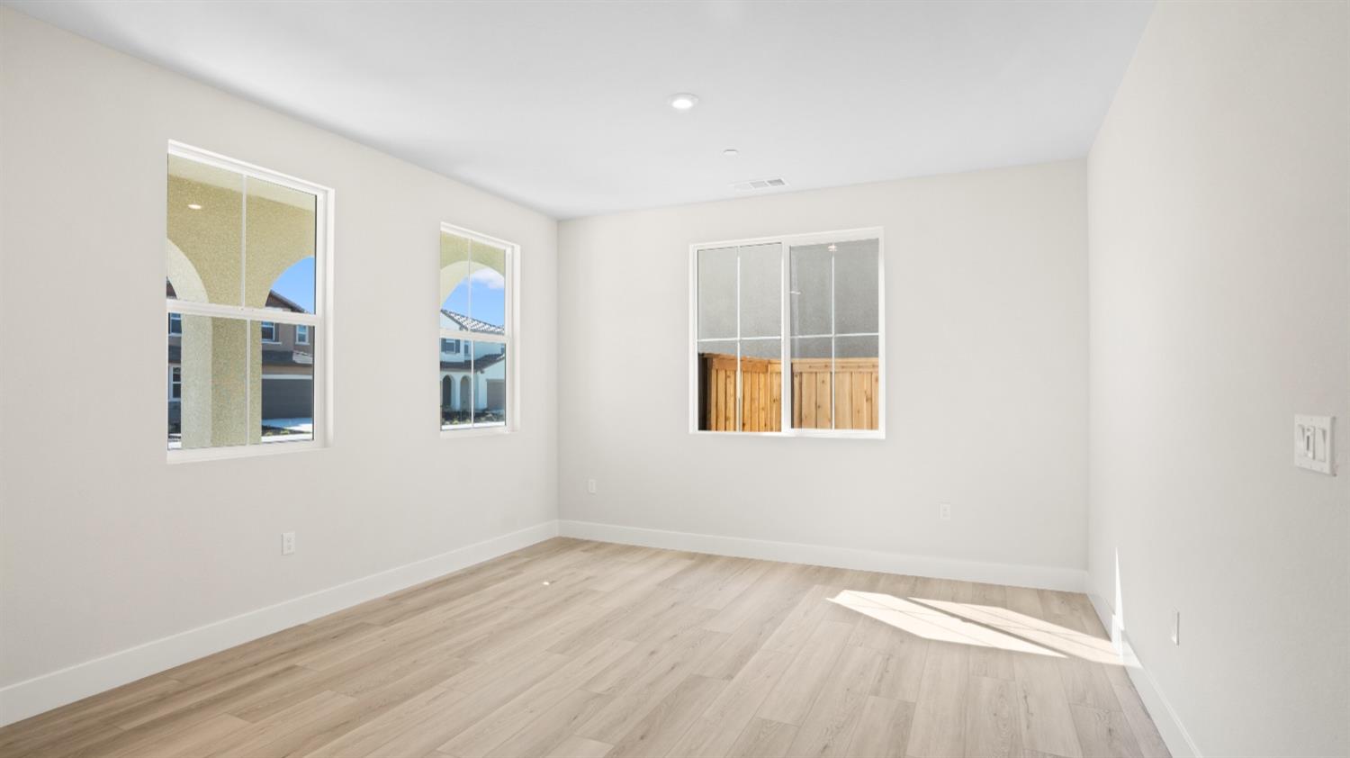 Detail Gallery Image 5 of 46 For 2519 Wisteria Dr, Lodi,  CA 95242 - 4 Beds | 3/1 Baths
