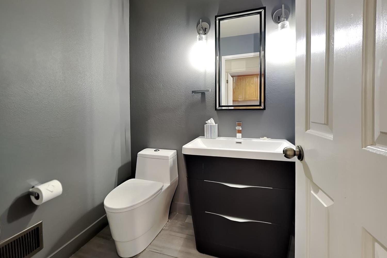 Detail Gallery Image 47 of 92 For 2100 Sherwood - a Ave, Modesto,  CA 95350 - 3 Beds | 2/1 Baths