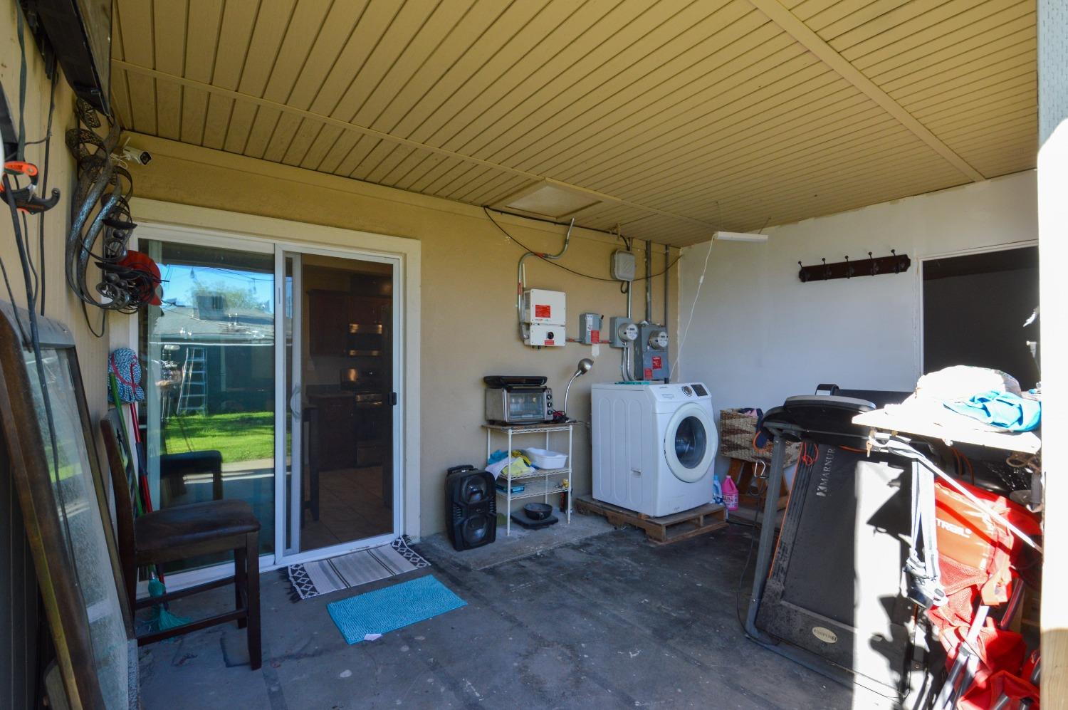 Detail Gallery Image 12 of 17 For 296 Redondo Ave, Sacramento,  CA 95815 - 3 Beds | 1 Baths