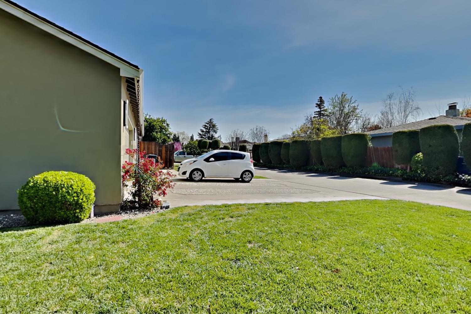 Detail Gallery Image 5 of 92 For 2100 Sherwood - a Ave, Modesto,  CA 95350 - 3 Beds | 2/1 Baths