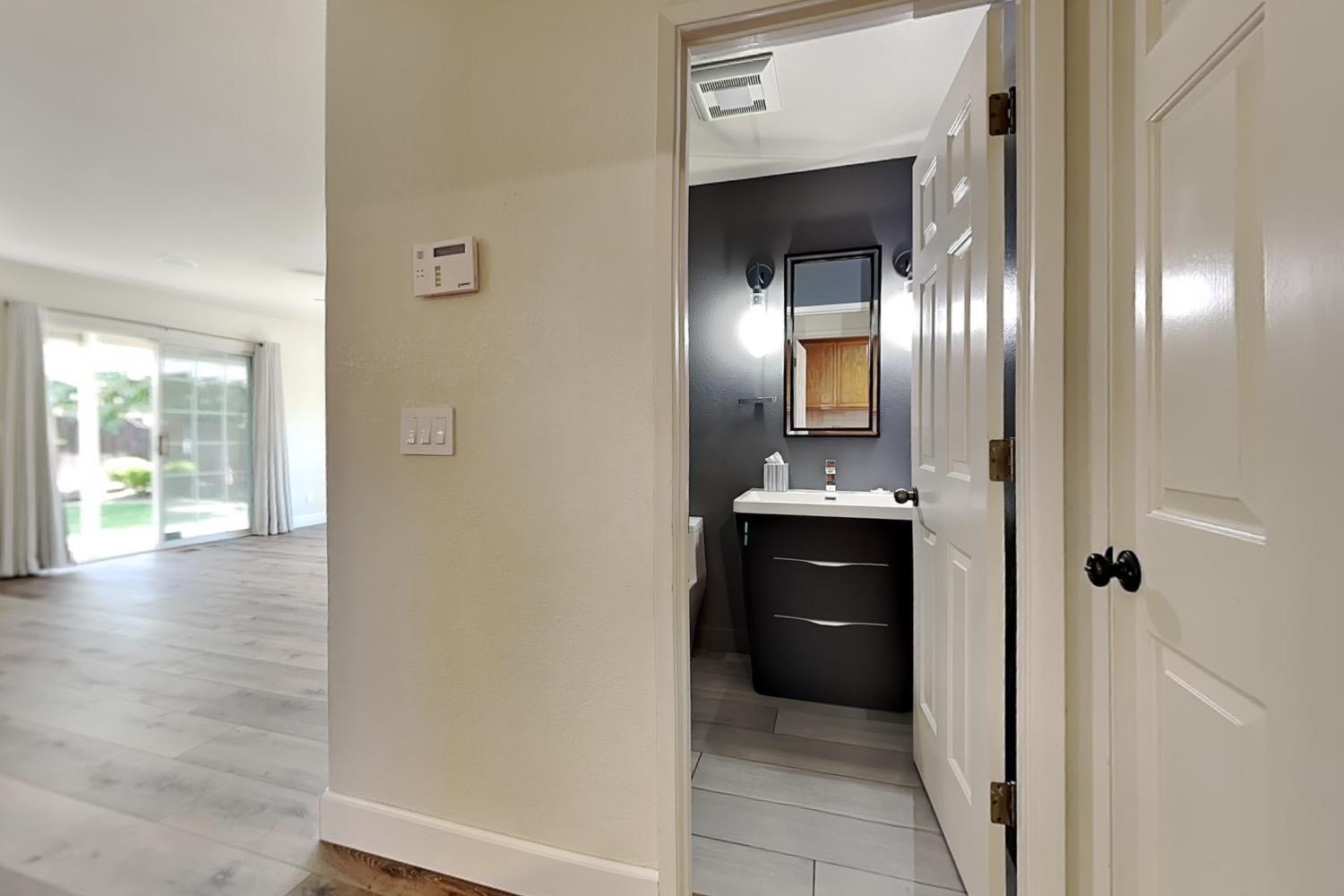 Detail Gallery Image 46 of 92 For 2100 Sherwood - a Ave, Modesto,  CA 95350 - 3 Beds | 2/1 Baths
